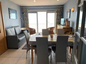 ZEEZICHT III - Modern seaview apartment with swimmingpool T42