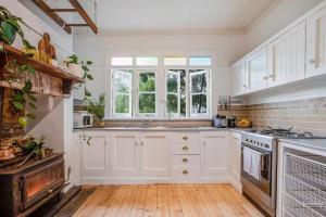 Highland Cottage- Modern Country Life at Leura