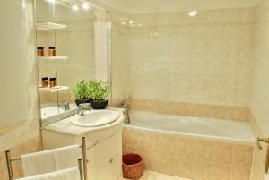 Centre Riviera 2P LHO5516