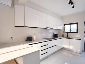 House with jacuzzi near the beach #1960