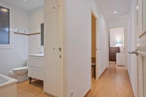 Cozy Apartment with Ensuite 11