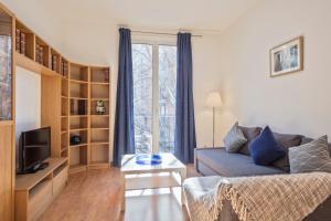 Cozy Apartment with Ensuite 11