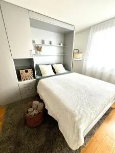 Bijou Serene klitzekleine Wohnung mit Seeblick - Aeschi