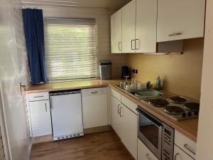 wellness bungalow 115 keybox starlink wifi tv airco heater woods pittoresque town lidl restaurant bioresonance