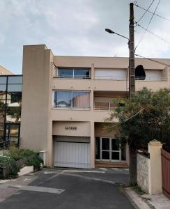 Studio capacite 2 personnes quartier corniche a quelques pas des plages et petit centre ville