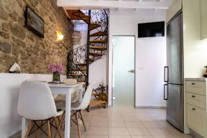 Ninas Traditional House By Estia