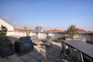 Noir Penthouse Terrace by Irundo