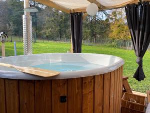 B&B / Chambres d'hotes Les Mariniers Chambres d'Hotes a la campagne avec aire de jeux - Spa nordique en option : photos des chambres