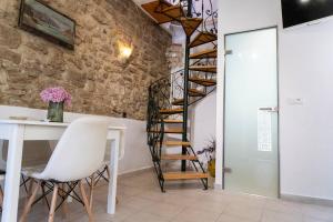 Ninas Traditional House By Estia