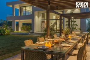 StayVista at Sage Villa - Pool, Lawn & WiFi