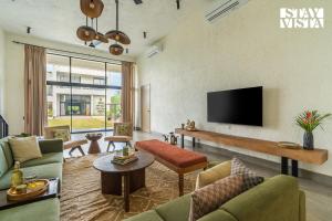 StayVista at Sage Villa - Pool, Lawn & WiFi