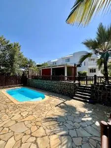 Villa authentique au bord de la rivière - Camp Malgache