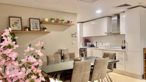 Ollystays Mangroovy Seaview 2BR Beach and Pool Free access