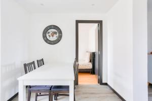 Lovely 2 BR Flat with balcony near the city centre