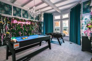 Empress Hall Blackpool by Charles Alexander Short Stay - Sleeps 20