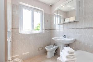 Villas LA LEZARDIERE - Provencal Villa Facing South with Sea View & Pool : photos des chambres