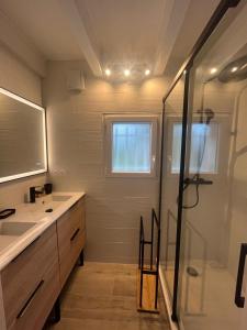 Maisons de vacances Gite 5 a 7 personnes en Provence dans grand jardin avec piscine partagee : photos des chambres
