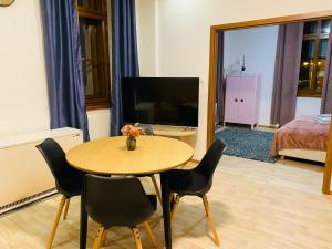 Moderní apartmán u Velkého náměstí 1, Wi-Fi zdarma, koupelna s vanou