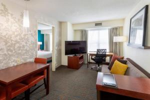 One-Bedroom Queen Suite with Sofa Bed room in Residence Inn Minneapolis St. Paul/Roseville