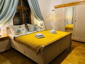 Plně vybavený apartmán u Velkého náměstí 3, Wi-Fi, Netflix, vana - 赫拉德茨 - 克拉洛韦