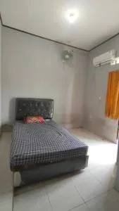 Almira Kost - 西冷