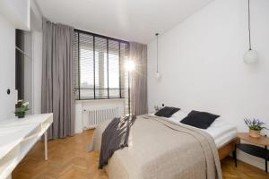 Modern Apartment Remote Work in the Centre by Noclegi Renters