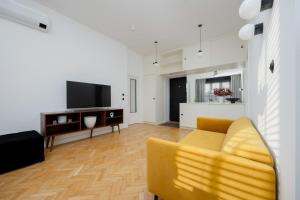 Modern Apartment Remote Work in the Centre by Noclegi Renters