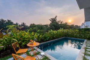 La Zorita by The Blue Kite - Luxurious 3 BHK with Private Pool, 10 mins from Anjuna Beach, Kitchen, Security, Terrace, Patio & Wifi