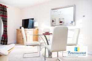 BLUE WATERS 8 by BOURNECOAST - A Stylish Flat with Balconies Near the Sandy Beaches - FM9632