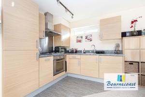 BLUE WATERS 8 by BOURNECOAST - A Stylish Flat with Balconies Near the Sandy Beaches - FM9632