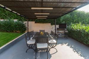 Villa Marina with pool, BBQ & parking near Poreč