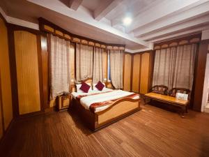 Ganga !! Near Mall Road !! Budget Friendly !!