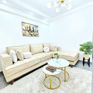 Chic 1-Bedroom at Riverside Drive! Bs modern comforts
