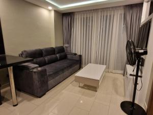 Grand Avenue 1 Bedroom Condo