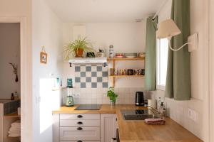 Maisons de vacances Cote et Rove Maison mignon au bord de mer : photos des chambres