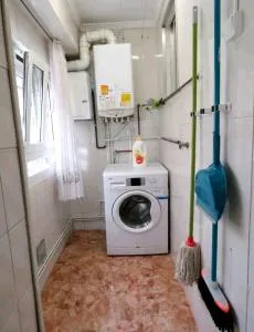 BILBAO, 3 hab, 5 camas, Wifi, Metro, aparcamiento gratis, - Zamudio