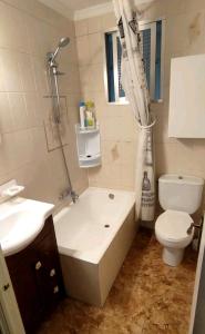 BILBAO, 3 hab, 5 camas, Wifi, Metro, aparcamiento gratis,