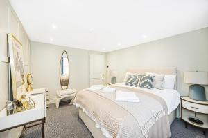 Heart of Mayfair Modern-Classic Townhouse- AR