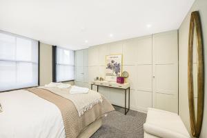 Heart of Mayfair Modern-Classic Townhouse- AR