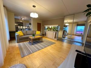 City Marina Apartment with Seaview