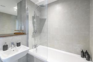 Superior 1 Bed Apartment By Leeds Train Staiton