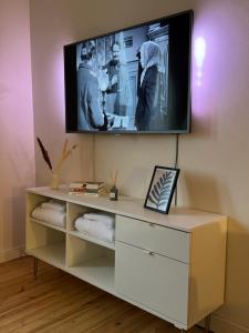 Your Chic Vibrant APT