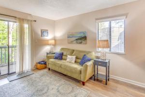 Calabash Condo Close to Coast and Fishing