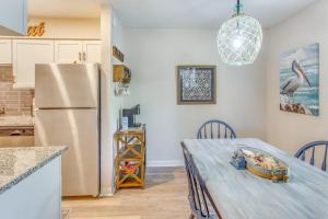 Calabash Condo Close to Coast and Fishing