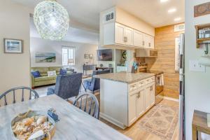 Calabash Condo Close to Coast and Fishing