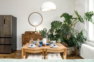 Prague Days - One-bedroom Apartment with Balcony and Workspace in Vinohrady