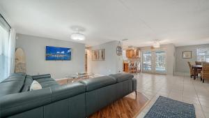 Short Walk to Beach, Restaurants, Bars, Fun & More