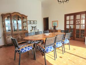 Casa Georgiana, central Playa Blanca, private heated pool