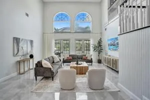 Spacious Luxury Villa in Hollywood 6BR 5-Bath 5-Min Walk to Beach & Attractions - 好莱坞海滩