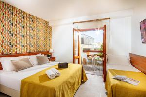 Classic Double or Twin Room with Balcony and extra bed room in Hotel Argentina